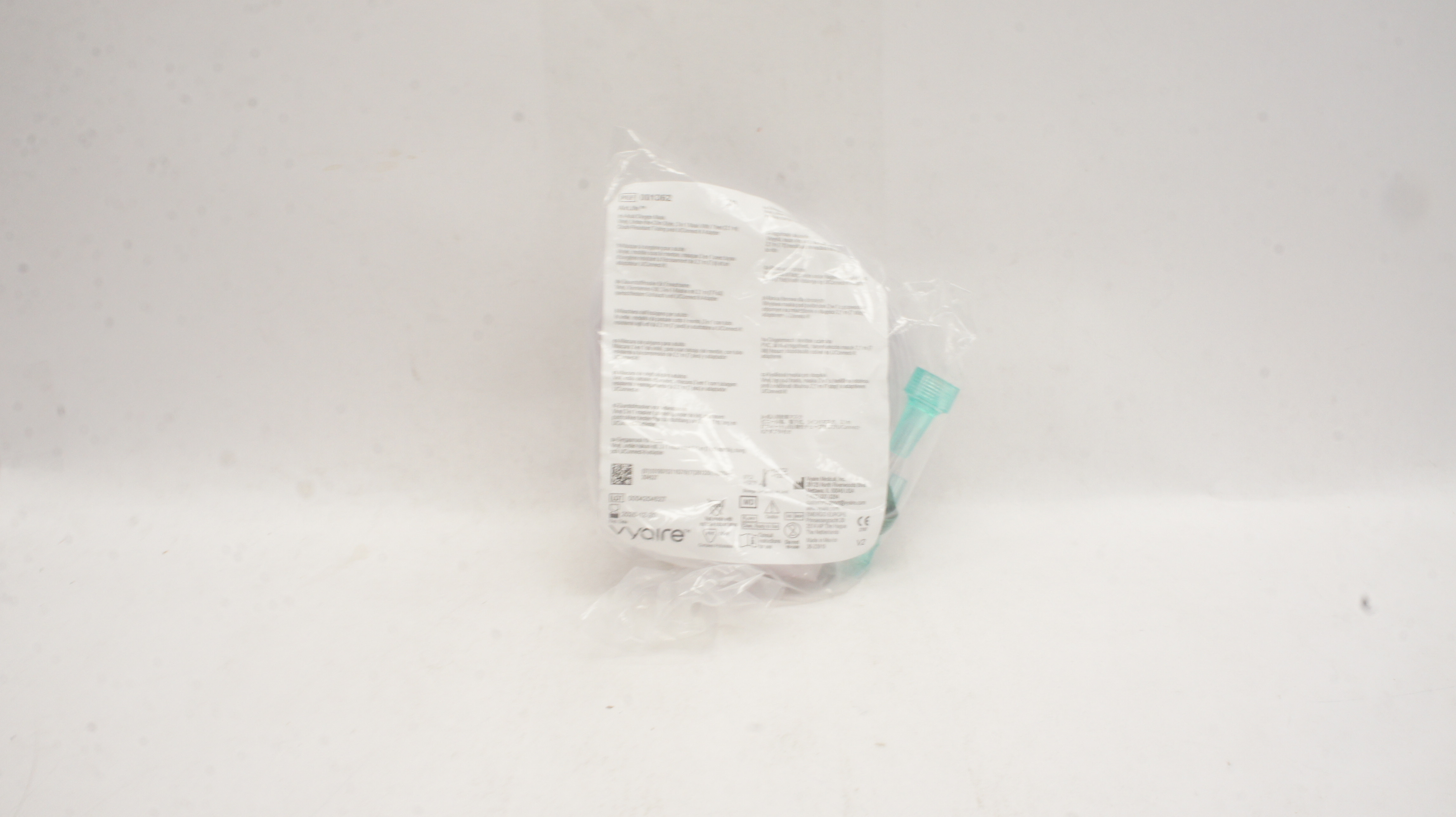 Vyaire 001362 AirLife Adult Oxygen Mask Vinyl w/7ft. Tubing & U/Connect Adapter