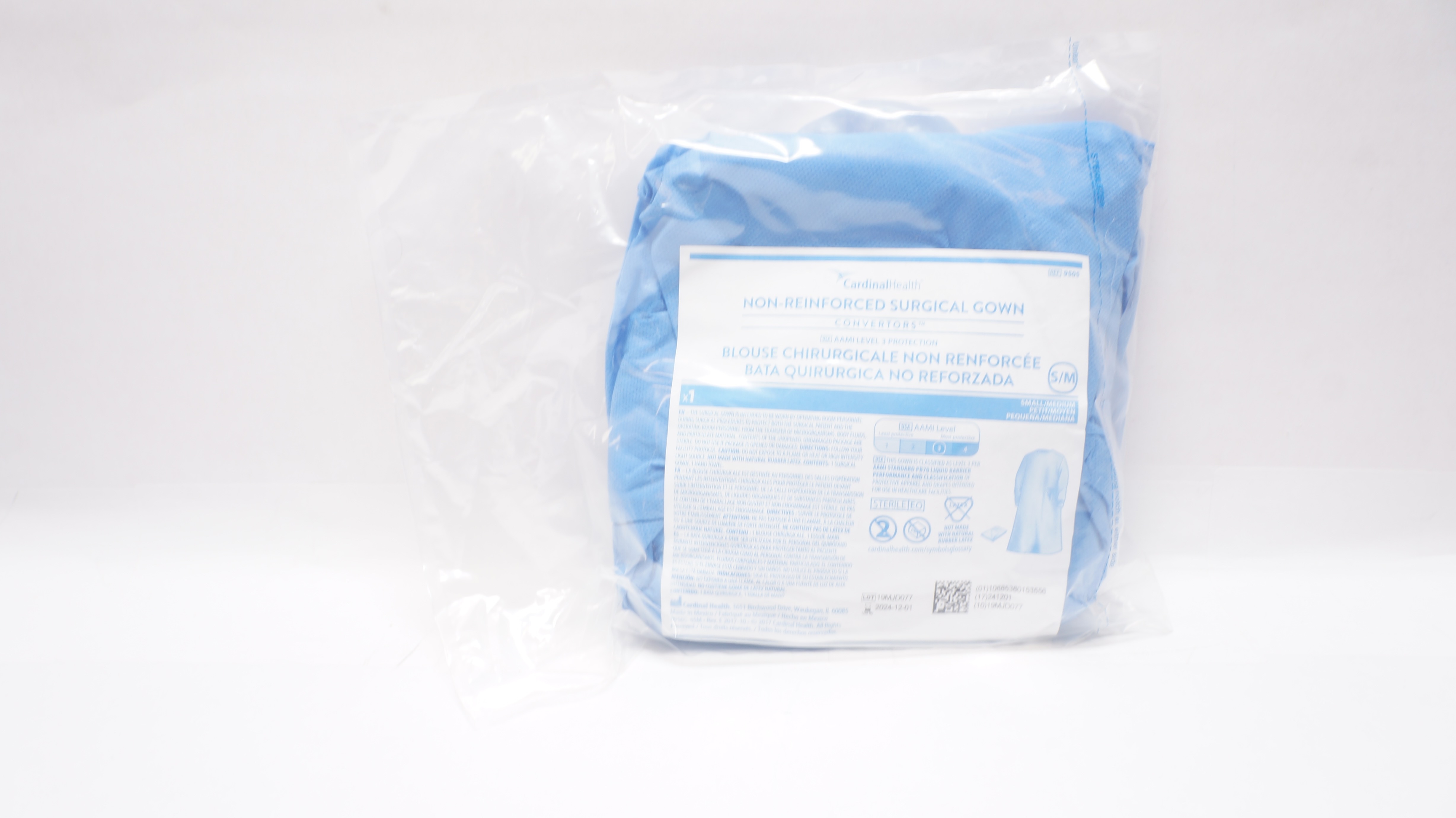 Cardinal Health 9505 Convertors Astound Standard Surgical Gown, S/M