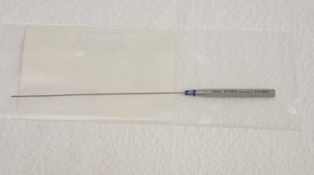 Karl Storz 151007 Standard Cotton Applicator, Serrated, Triangular, 0.7mm x 13cm