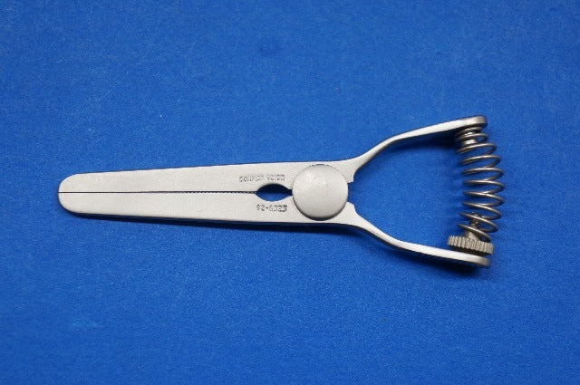 Codman 92-6325 Glover Bulldog Clamp, DeBakey Jaw, 1- 1/4in Jaw Length, Straight