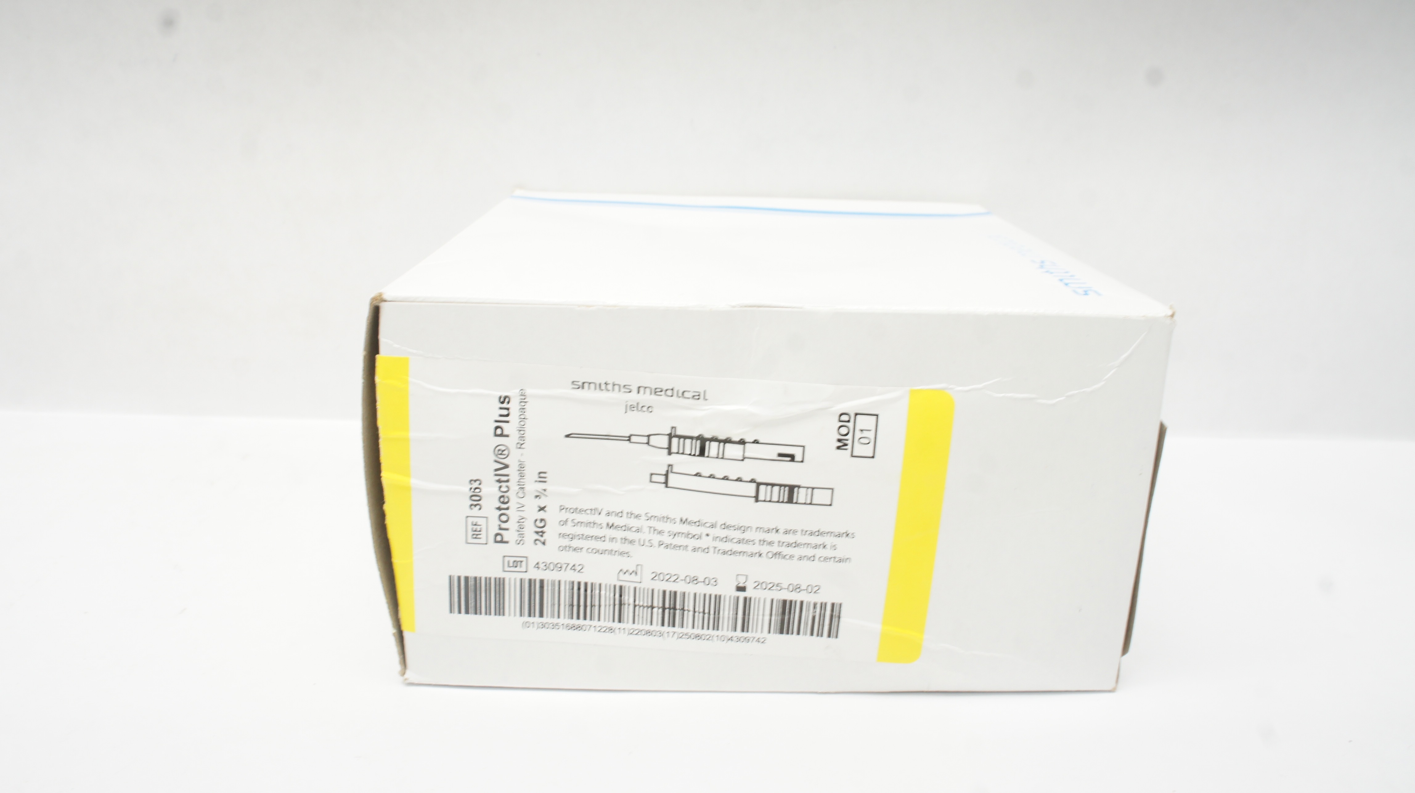 Smiths Medical 3063 Protect IV Plus Safety Cath. 24G x 3/4inch - Box of 32