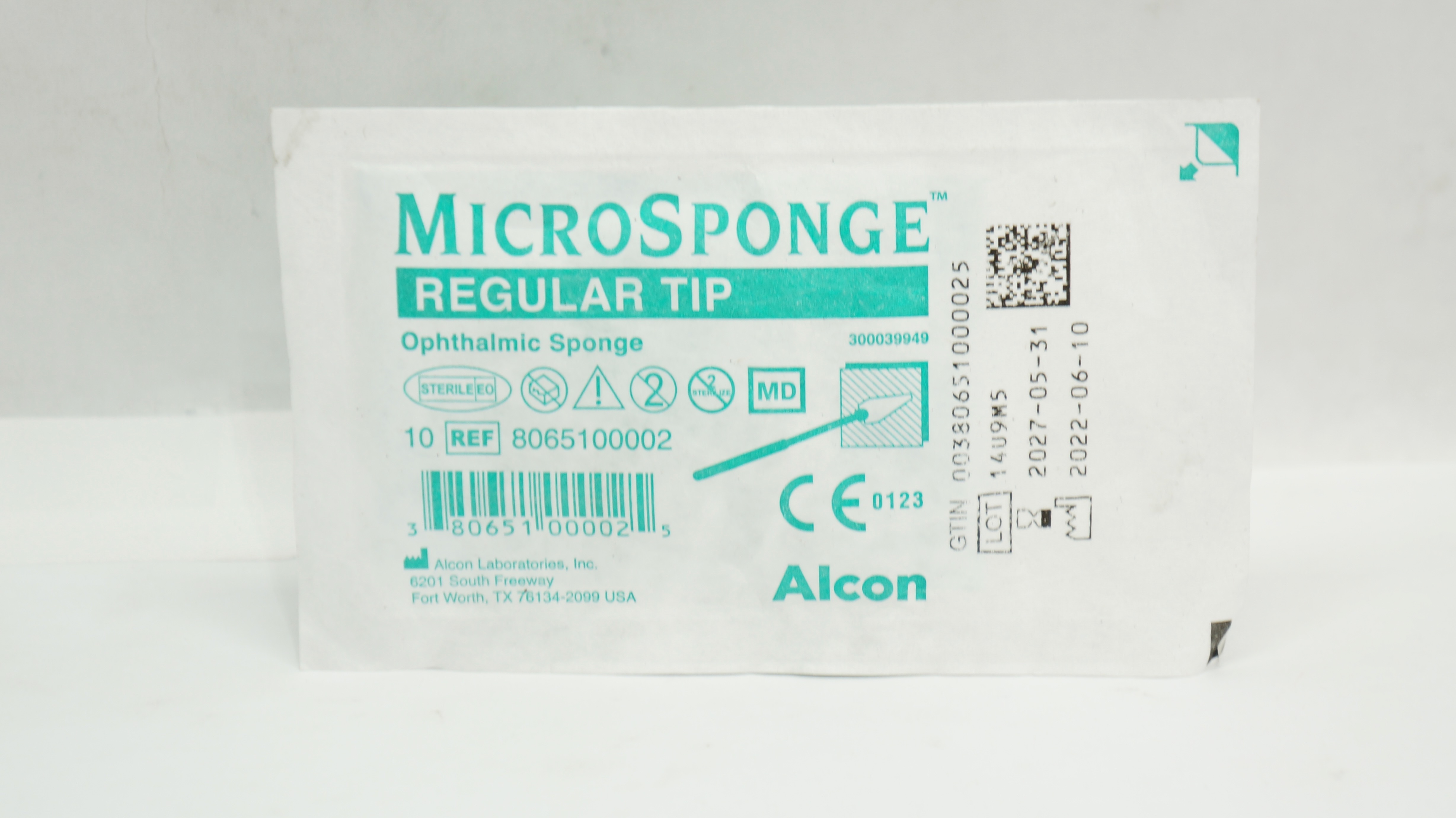 Alcon 8065100002 MicroSponge Regular Tip Ophthalmic Sponge - Pack of 10