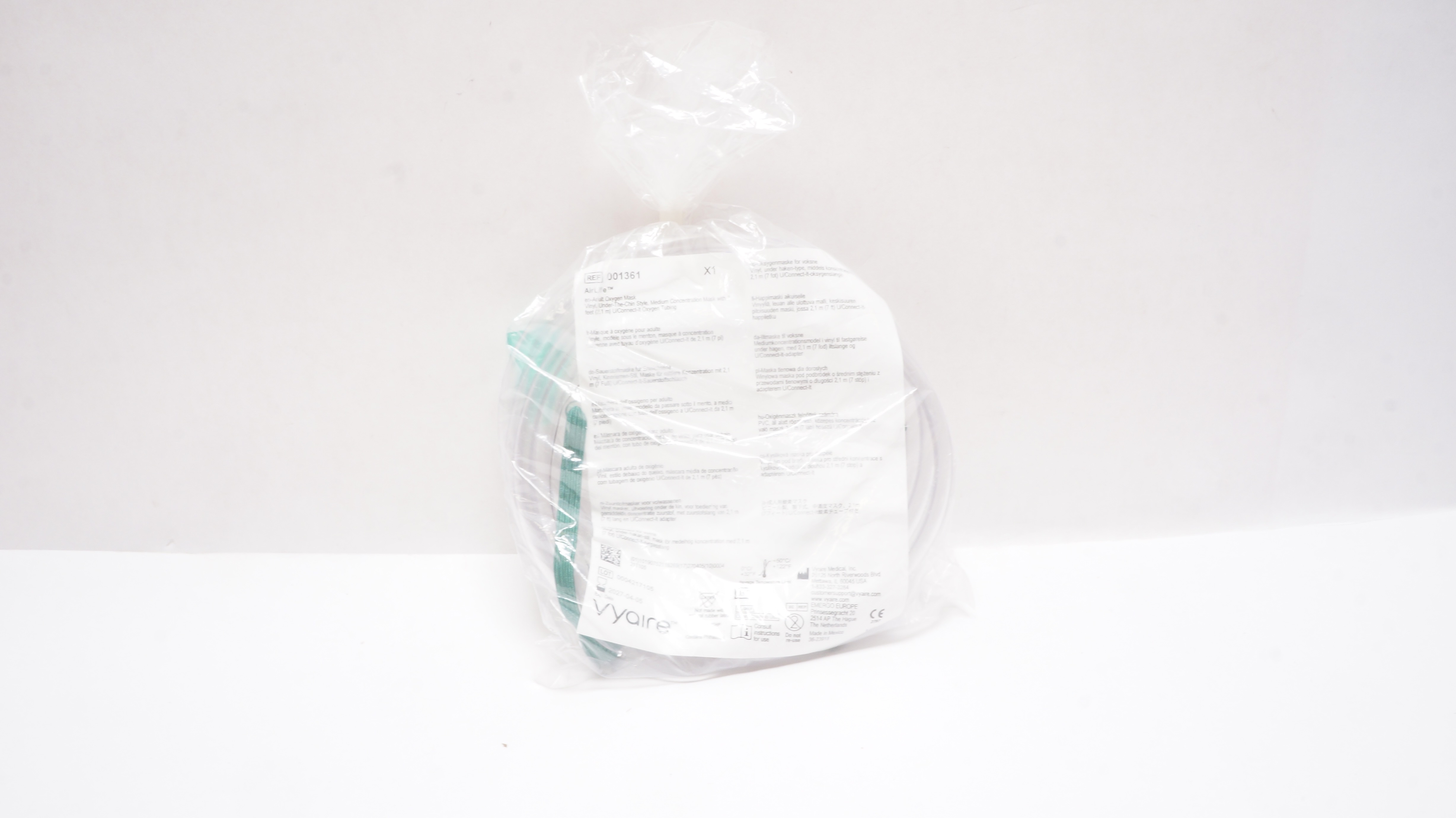 Vyaire 001361 AirLife Adult Oxygen Medium Concentration Mask, Vinyl w/7ft Tubing