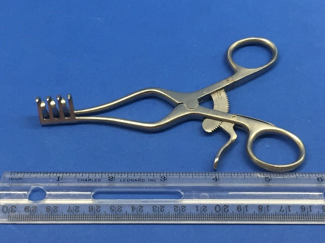 Di-Main Retractor Self Retaining 3x4 Sharp Prongs