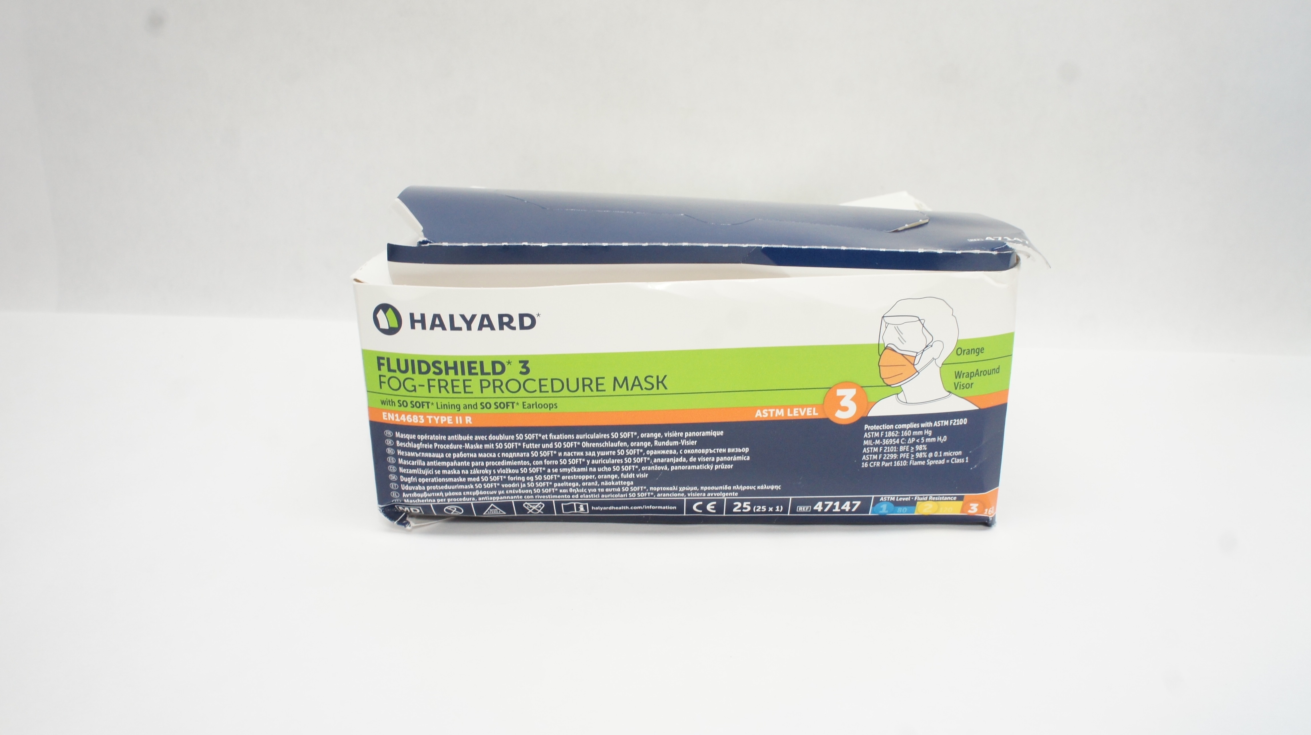Halyard 47147 FLUIDSHIELD Level 3 Fog-Free Procedure Mask - Box of 25