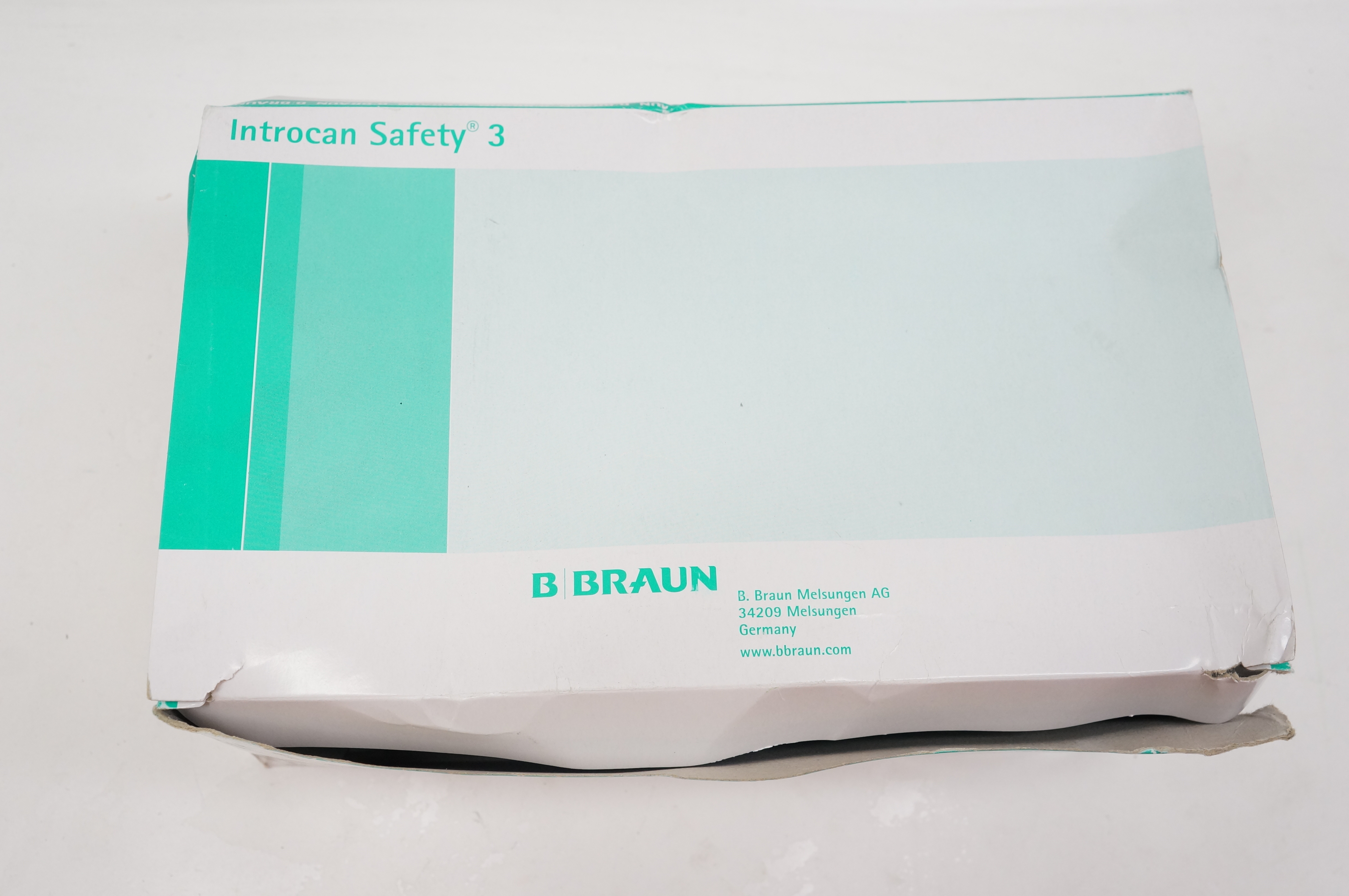 Braun 4251131-02 Introcan Safety 3 Closed IV Cath. 18G x 1-1/4inch - Box of 50