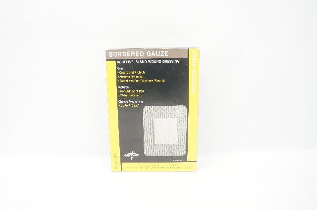 Medline MSC3245 Adhesive Island Wound Dressing 4x5inch 2x2.5inch Pad - Box of 15