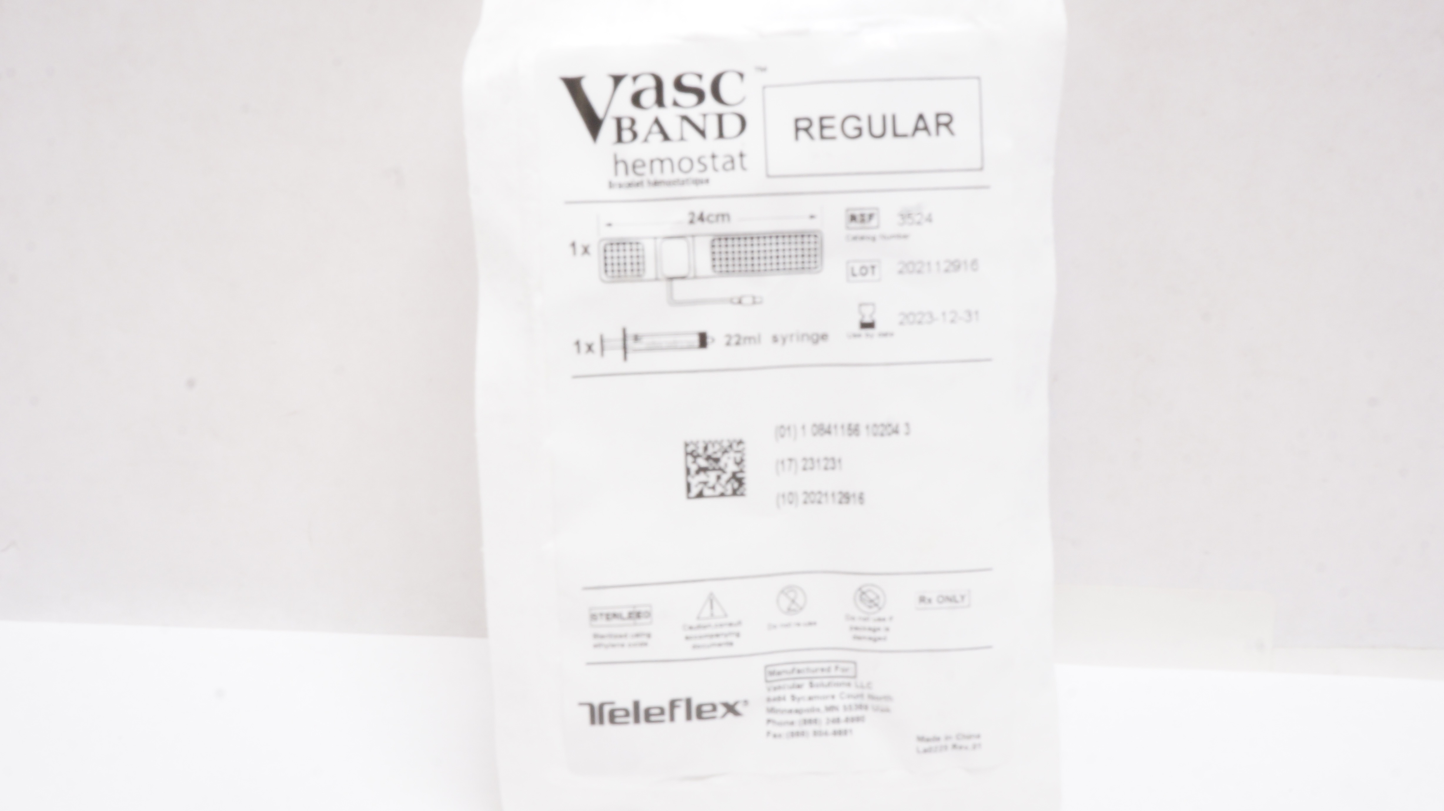 Teleflex 3524 Vascular Solutions Vasc Band Hemostat Regular 24cm x 22mL Syringe