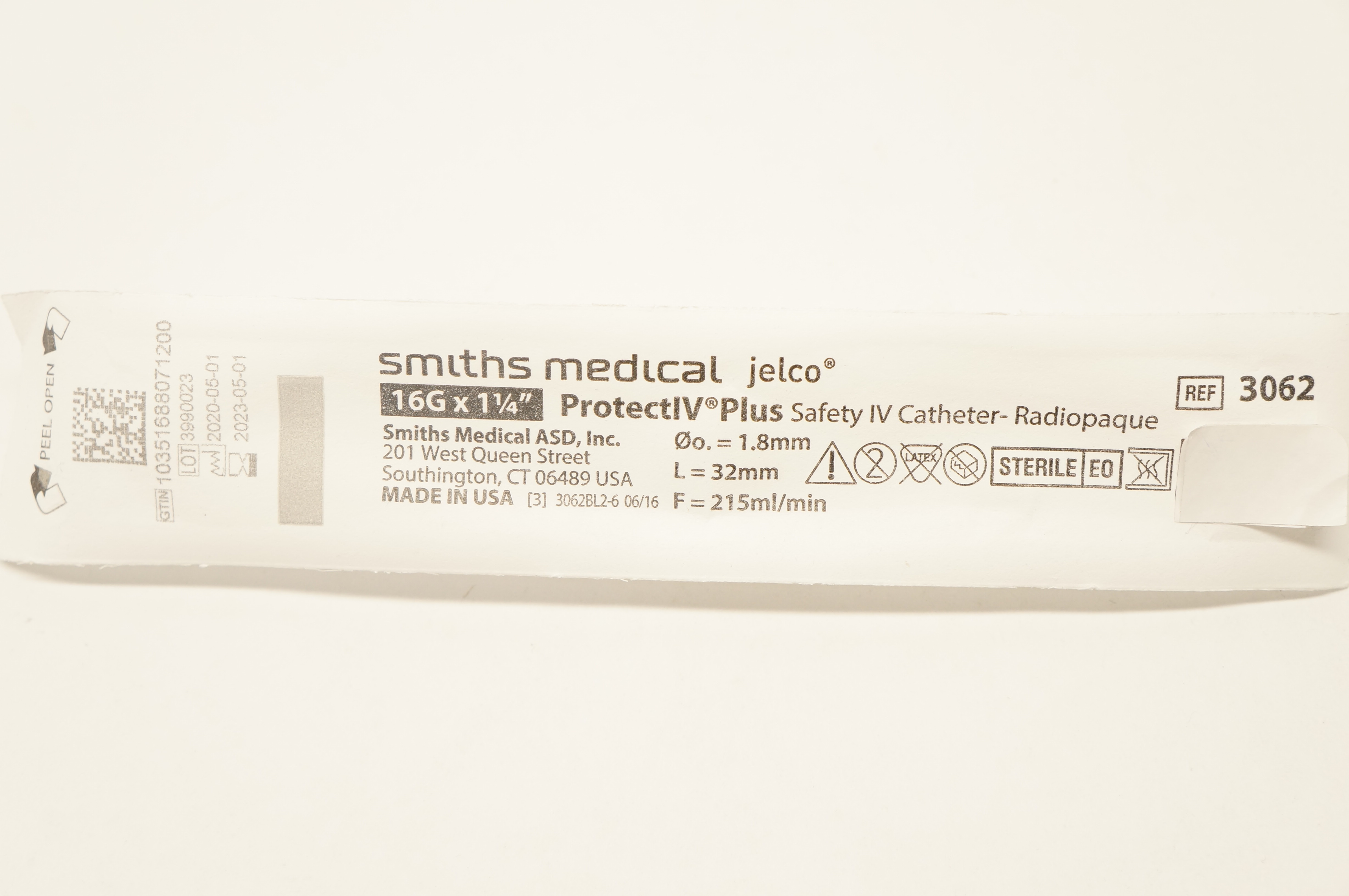 Smiths Medical 3062 ProtectIV Plus 16G x 1-1/4inch
