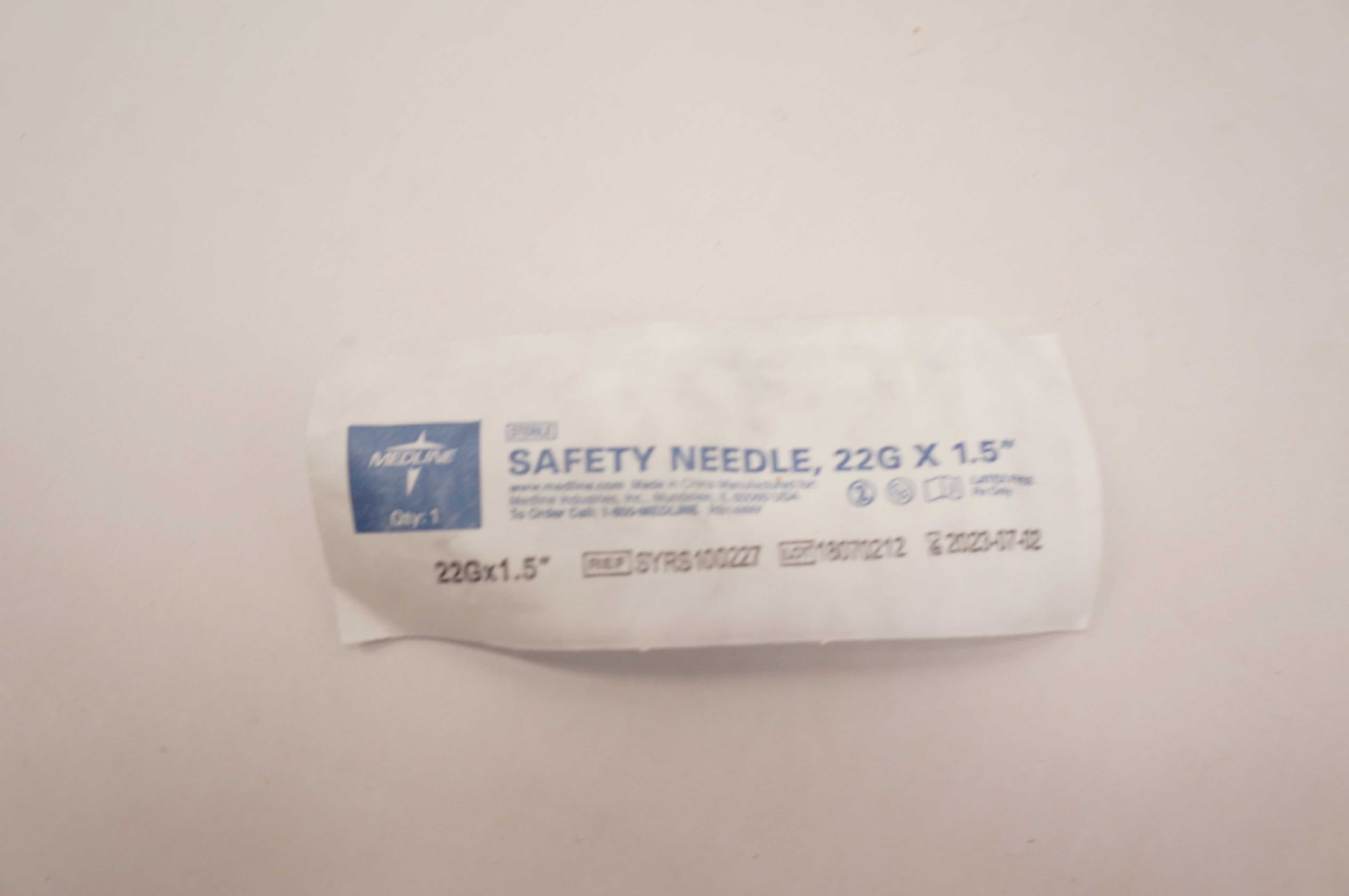 Medline SYRS100227 Safety Needle 22G x 1.5inch