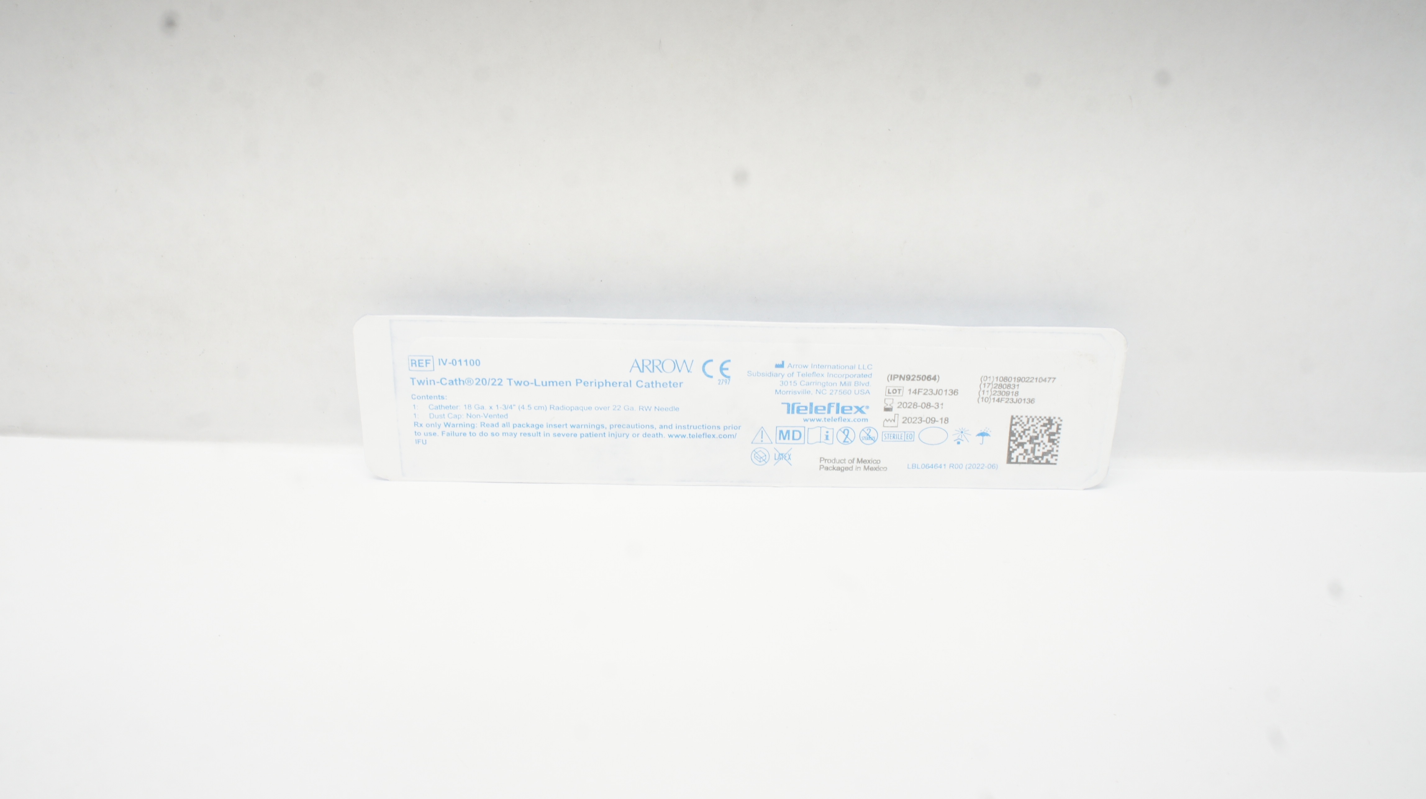 Arrow IV-01100 Twin-Cath 20/22 Multiple-Lumen Peripheral Cath. 18Gax1-3/4in