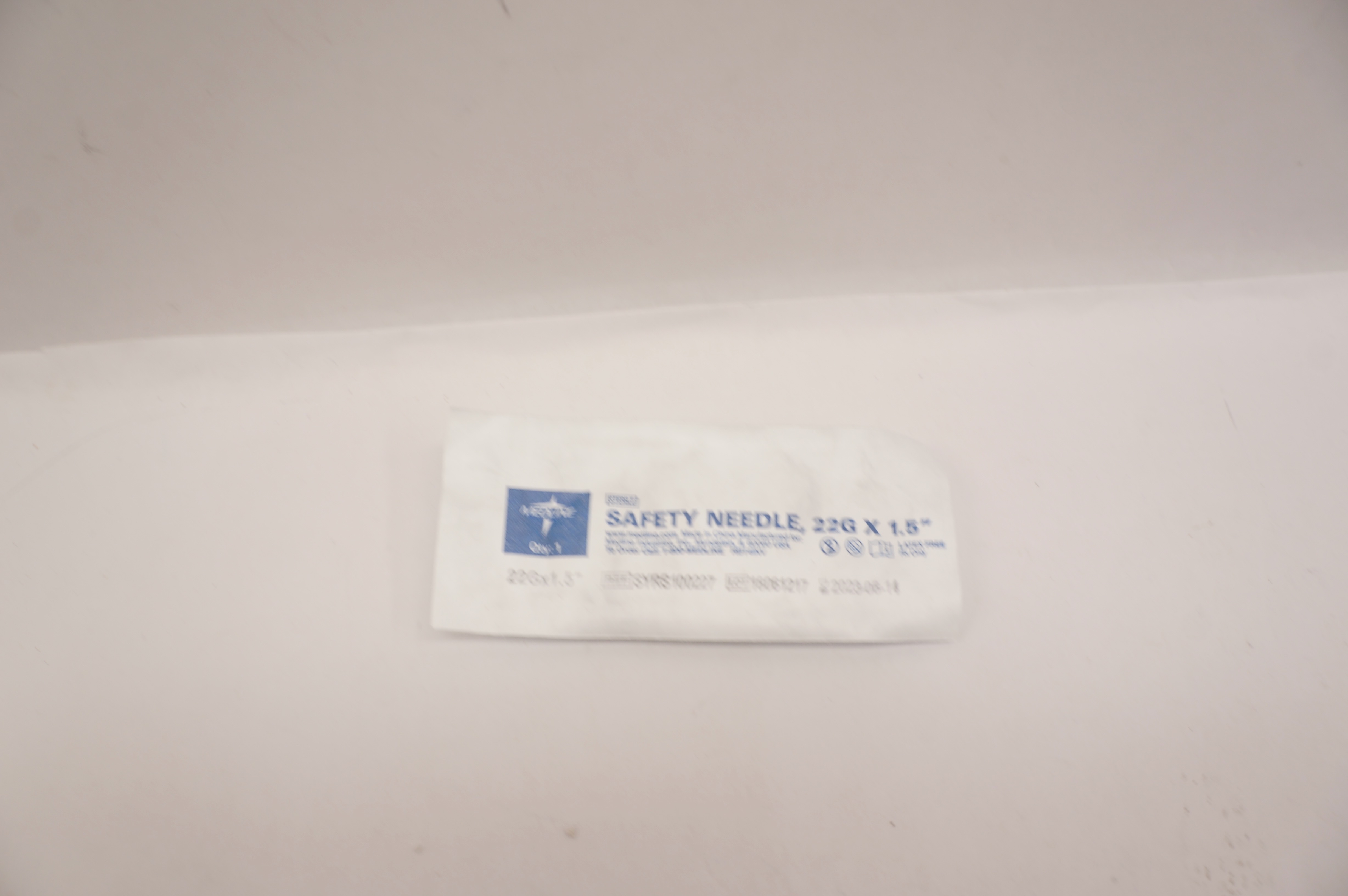 Medline SYRS100227 Safety Needle 22G x 1.5inch