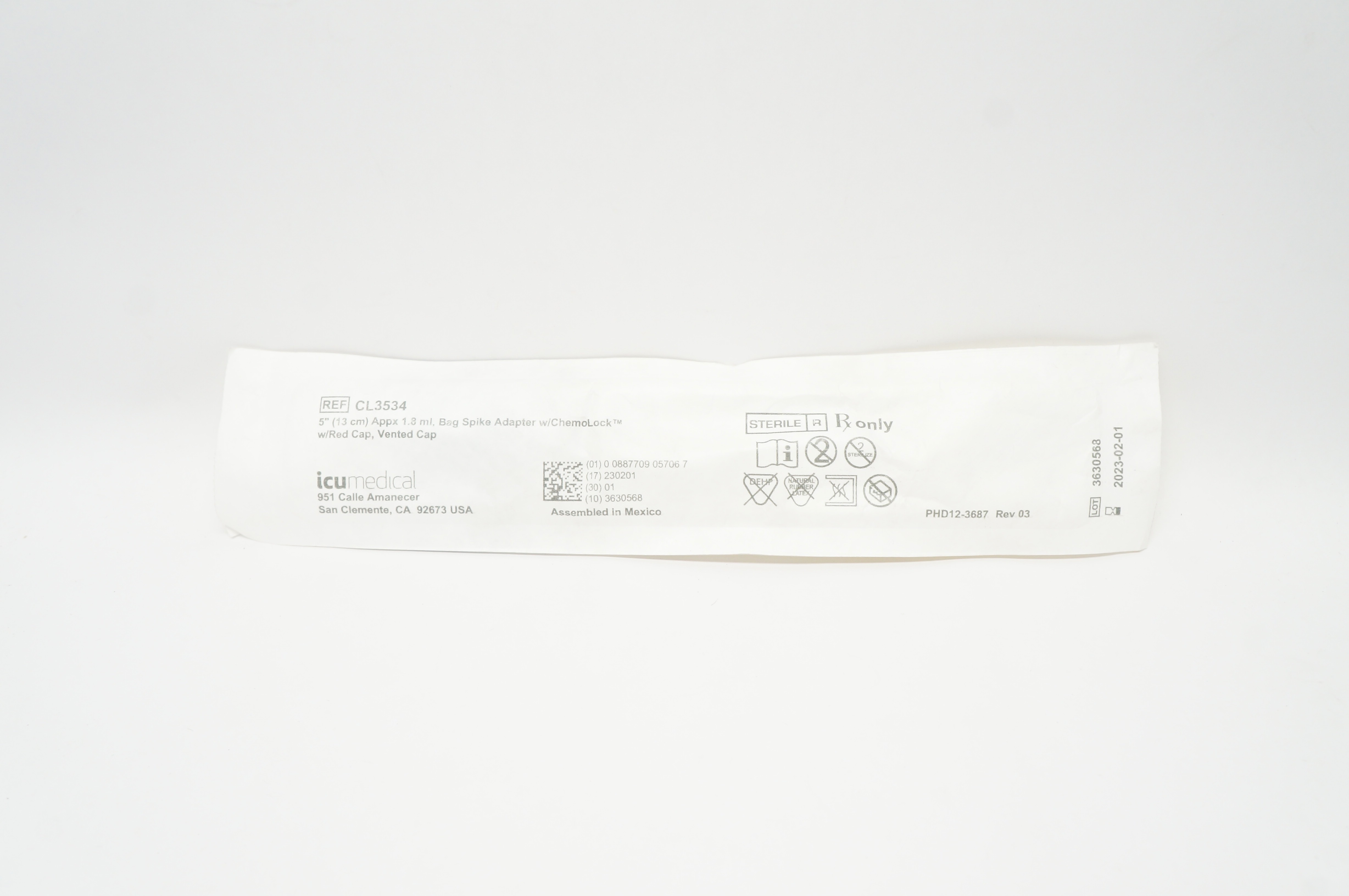 ICU Medical CL3534 5in Appx 1.8ml Bag Spike Adapter w/ChemoLock w/Red Vented Cap