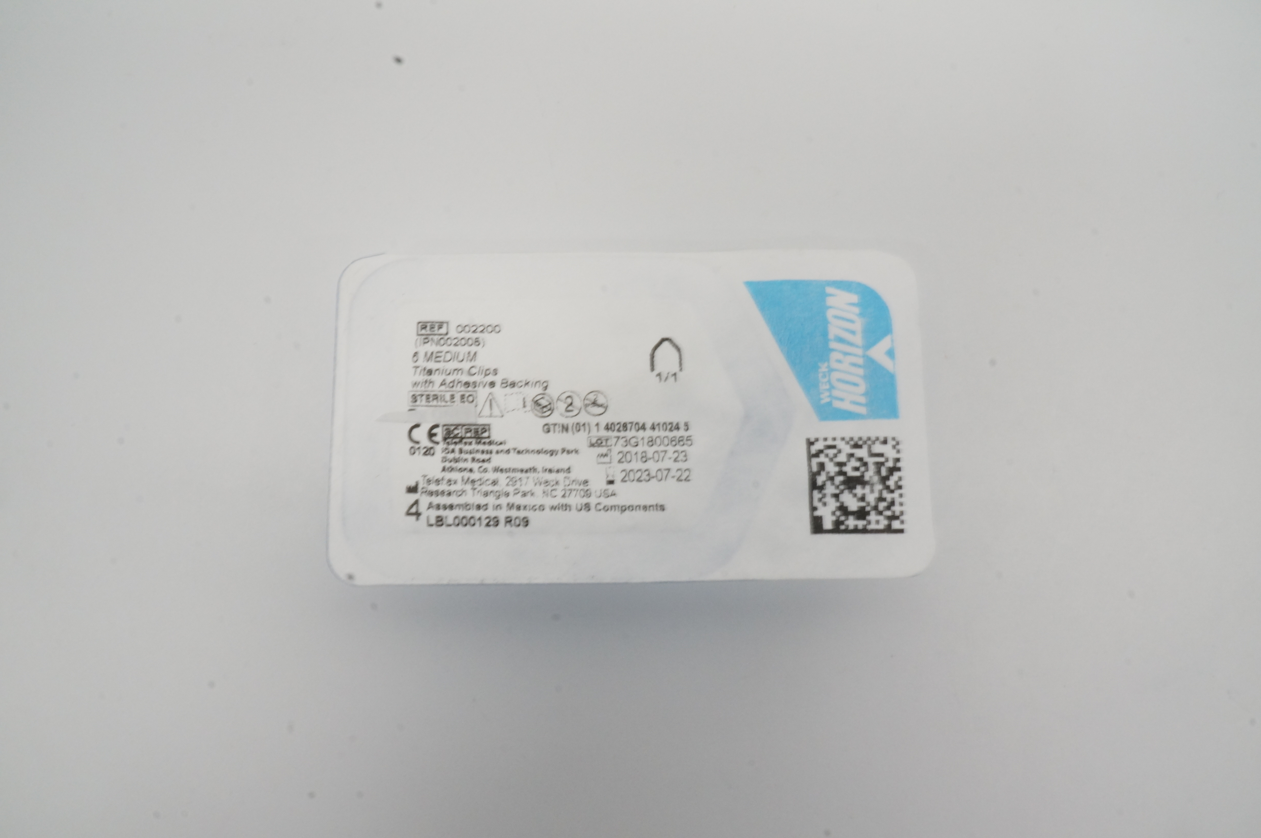Teleflex 002200 Weck Horizon 6 Medium Titanium Clips with Adhesive Backing 1/1