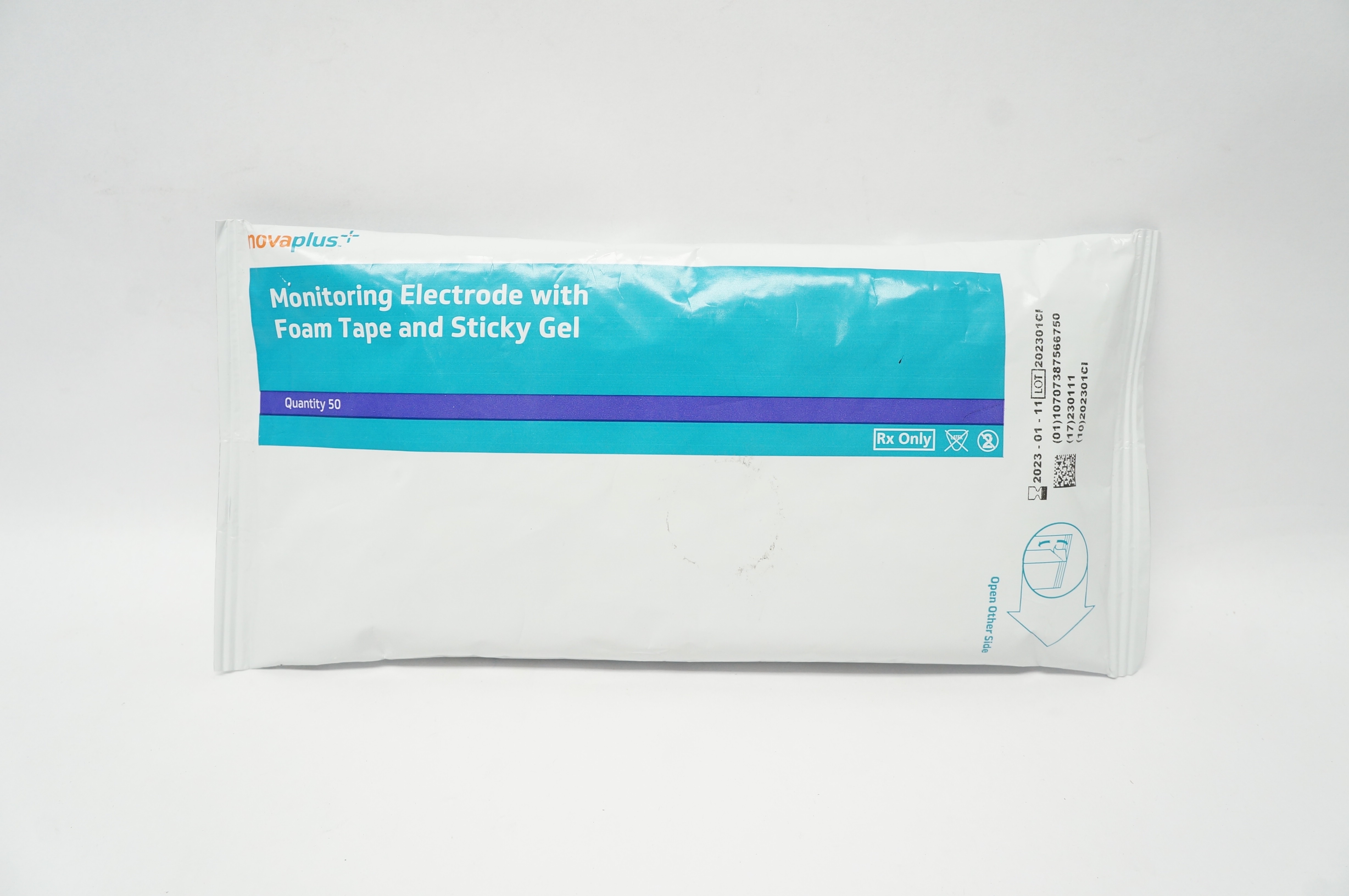 3M V2560 Novaplus Monitoring Electrode w/Foam Tape and Sticky Gel - Pack of 50