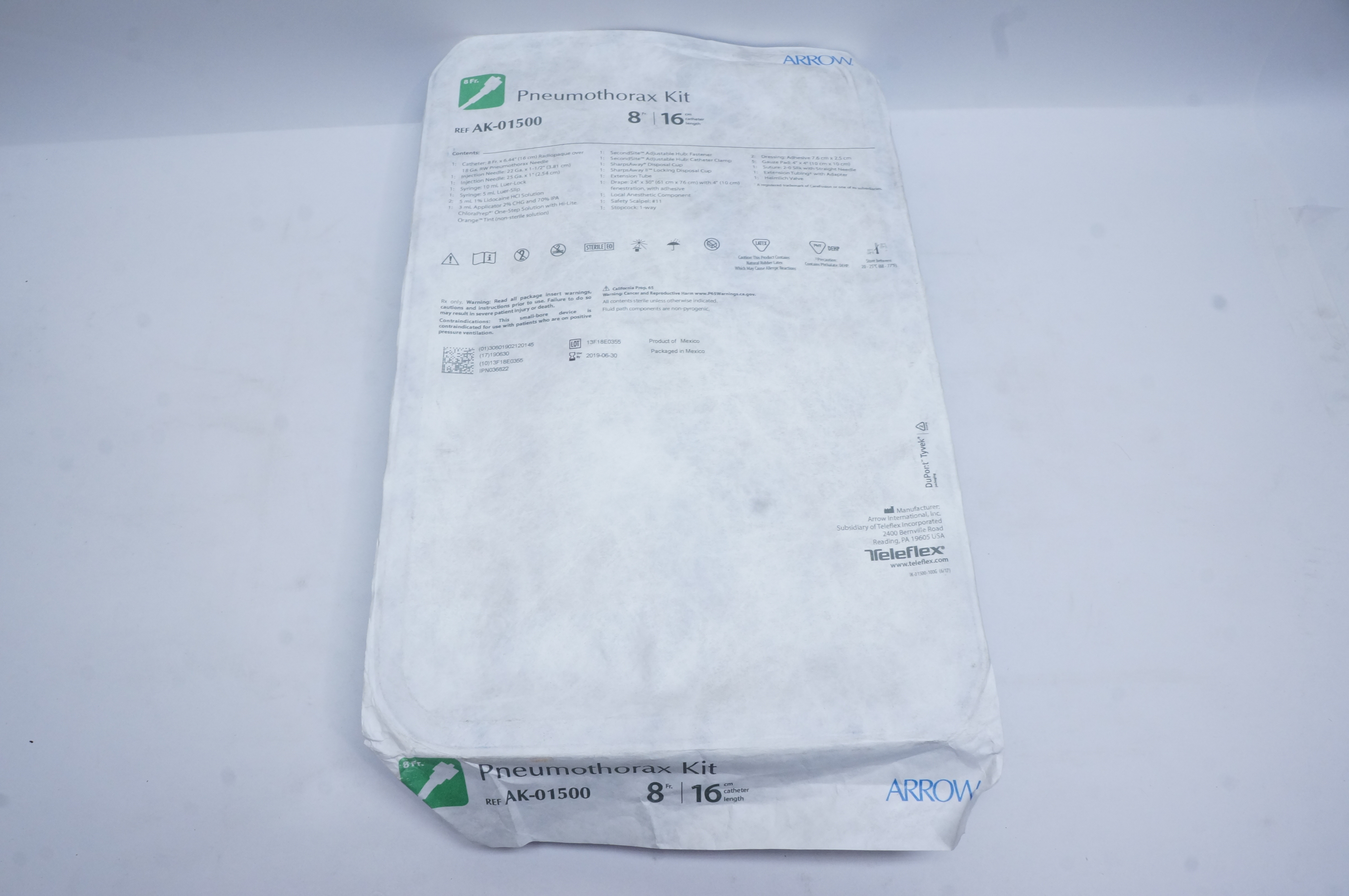 Arrow AK-01500 Pneumothorax Kit 8Fr. x 16cm Length (x)