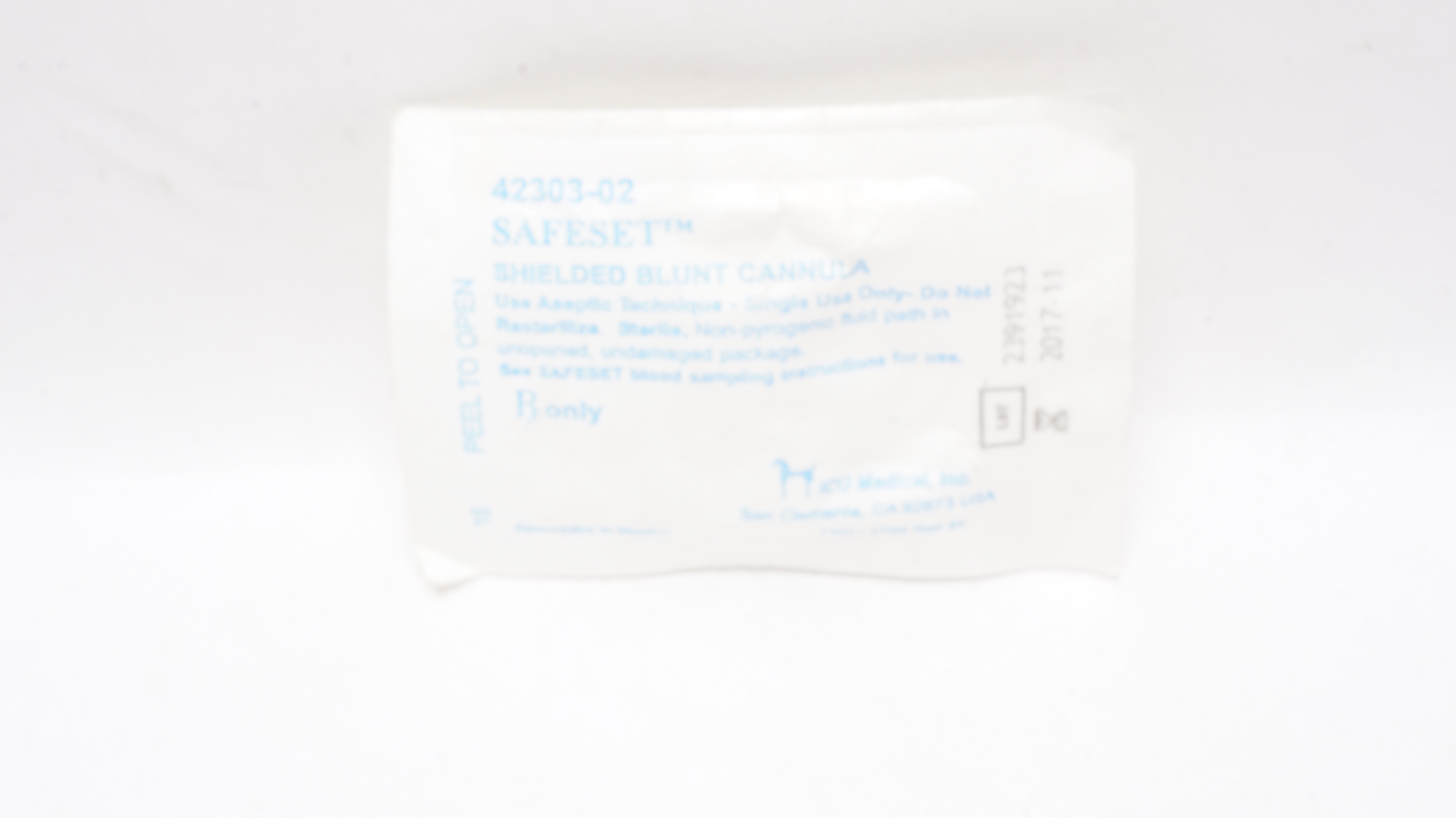 ICUmedical 42303-02 Safeset  Shielded Blunt Cannula (x)