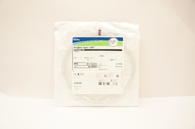 Boston Scientific 46526 Amplatz Super Stiff 0.035inch x 260cm  (x)