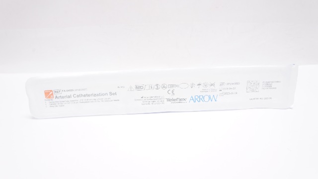 Arrow FA-04020 International Radial Artery Catheterization Set 20 Ga x 4-1/4inch